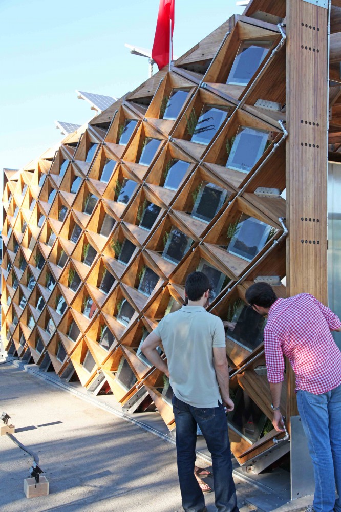Para Eco House / Tongji University Team