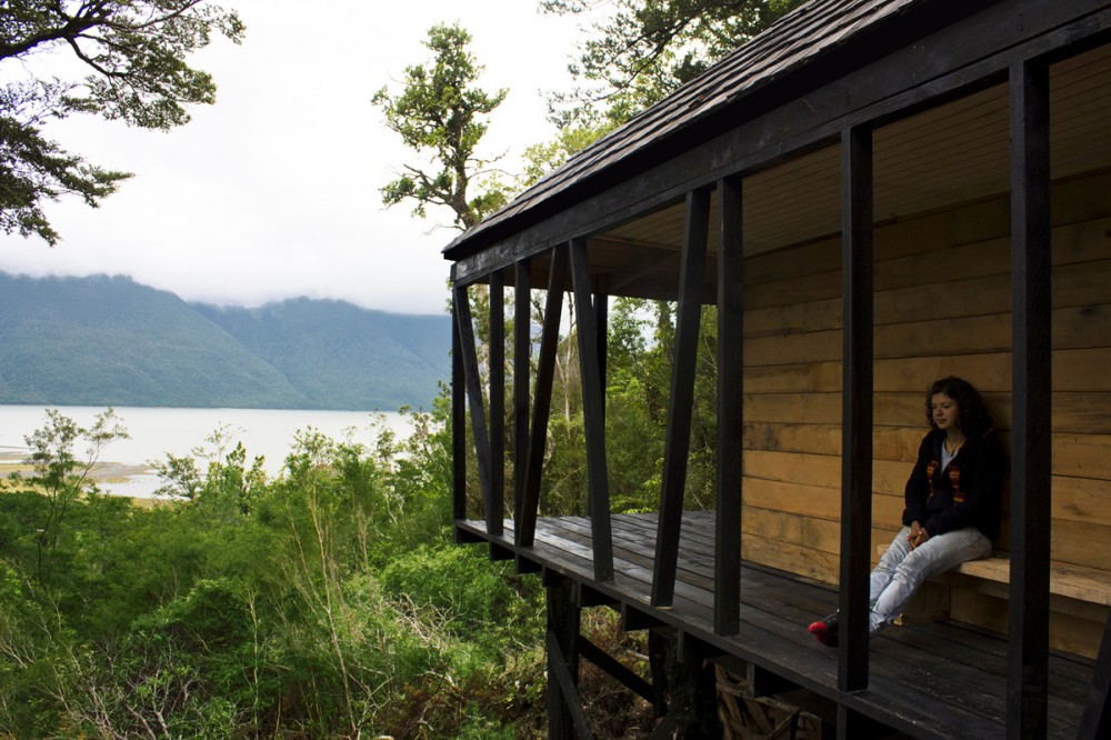 House in The Patagonia Fjords / Armando Montero + Samuel Bravo