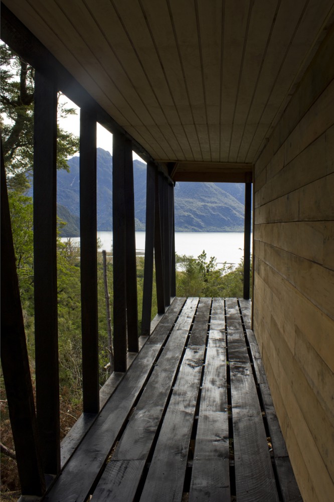 House in The Patagonia Fjords / Armando Montero + Samuel Bravo