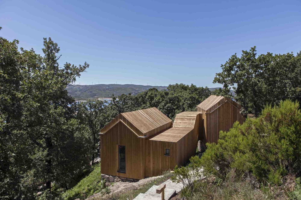 Rural Tourism in Montalegre / Nuno Flores + Sofia Neves