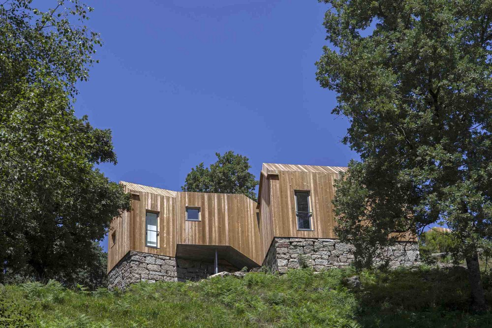 Rural Tourism in Montalegre / Nuno Flores + Sofia Neves