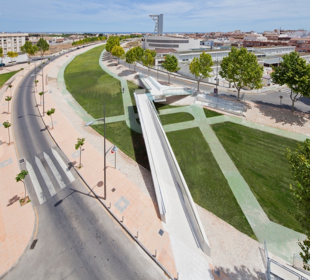 Kiss Bridge / Joaquin Alvado Bañon