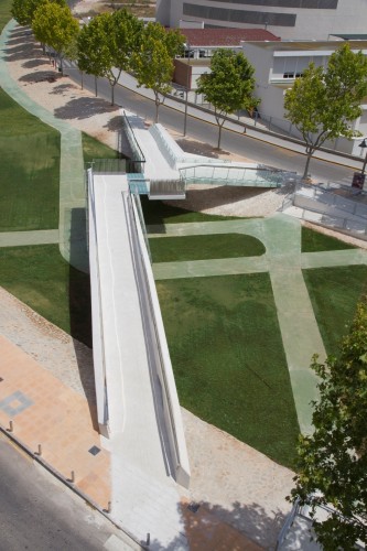 Kiss Bridge / Joaquin Alvarado Bañon