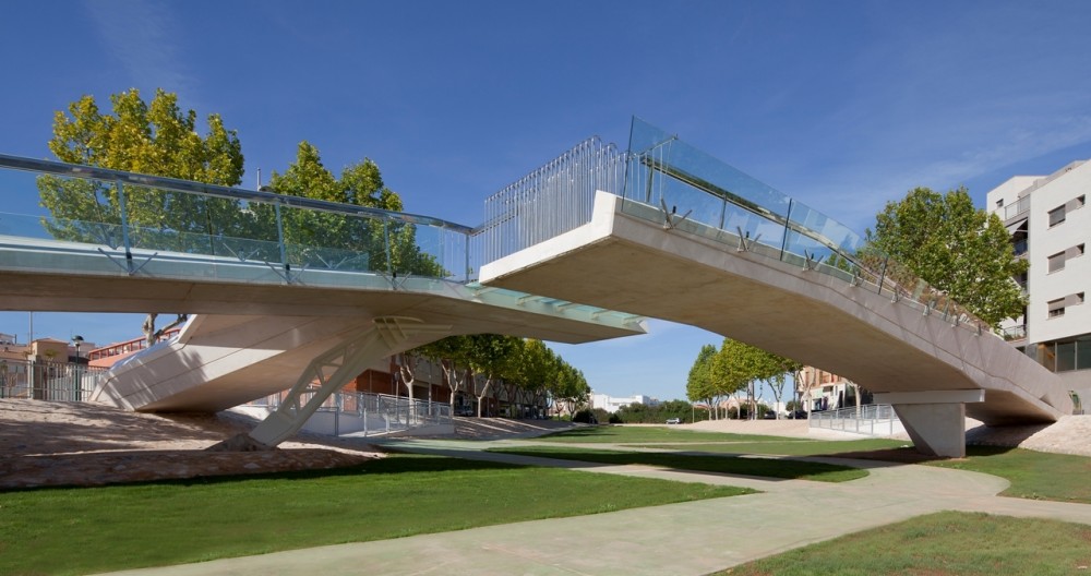 Kiss Bridge / Joaquin Alvado Bañon