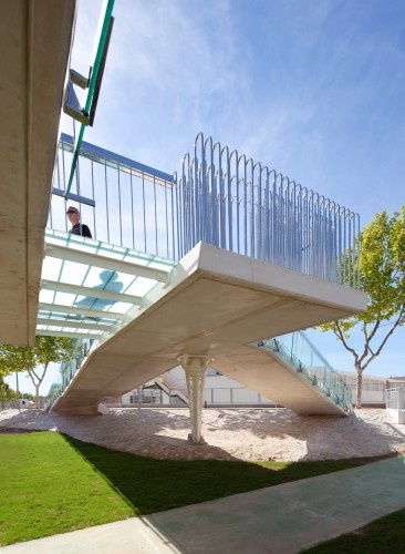 Kiss Bridge / Joaquin Alvarado Bañon