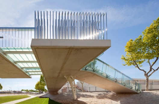 Kiss Bridge / Joaquin Alvarado Bañon