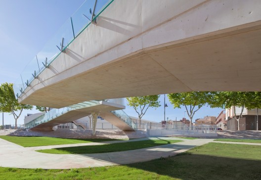 Kiss Bridge / Joaquin Alvarado Bañon