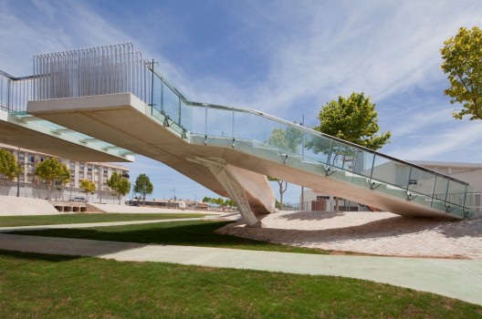 Kiss Bridge / Joaquin Alvarado Bañon