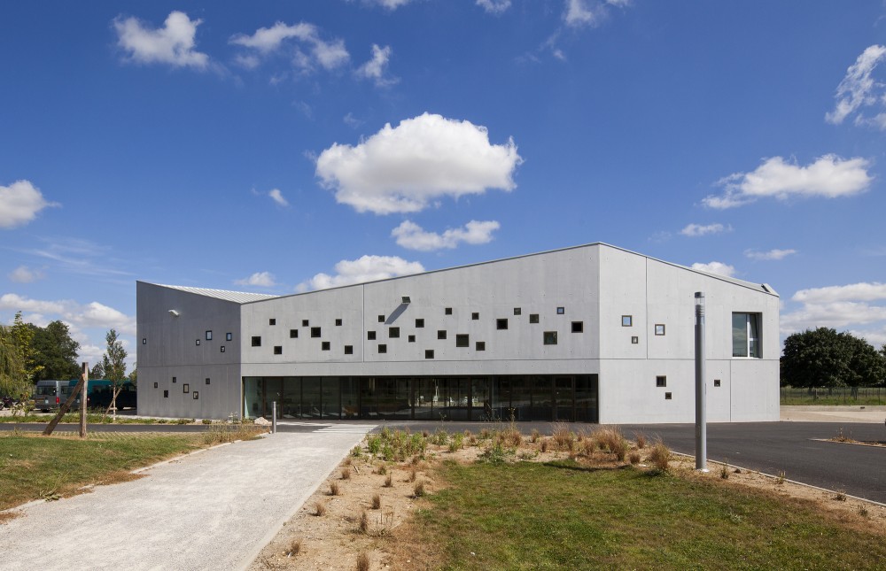 Harbonnieres Residential / Chartier-Dalix Architects