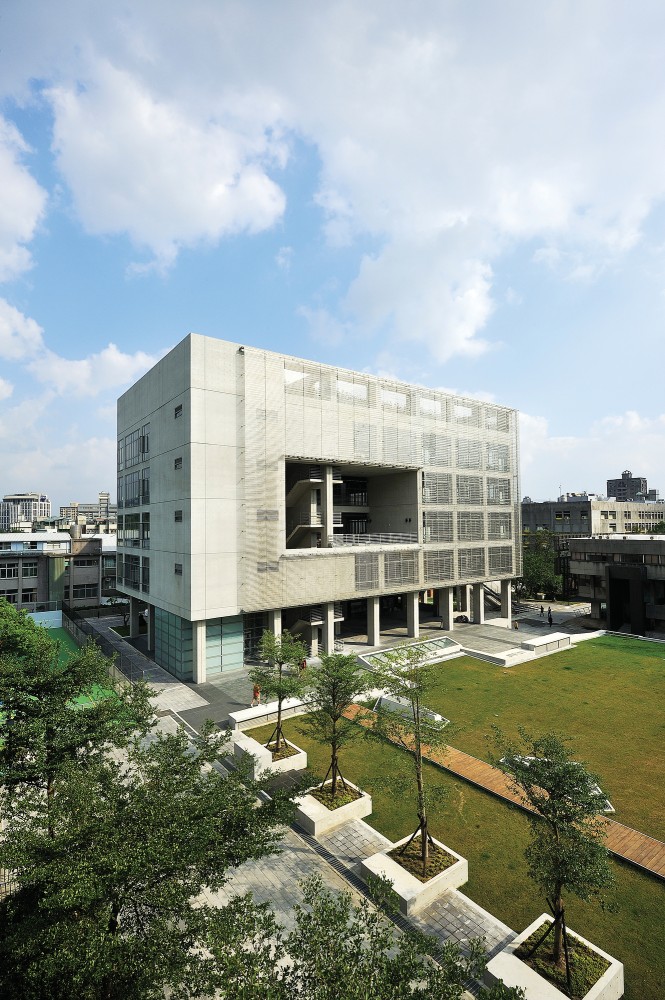 Shih Chien University Gymnasium and Library / Artech Architects