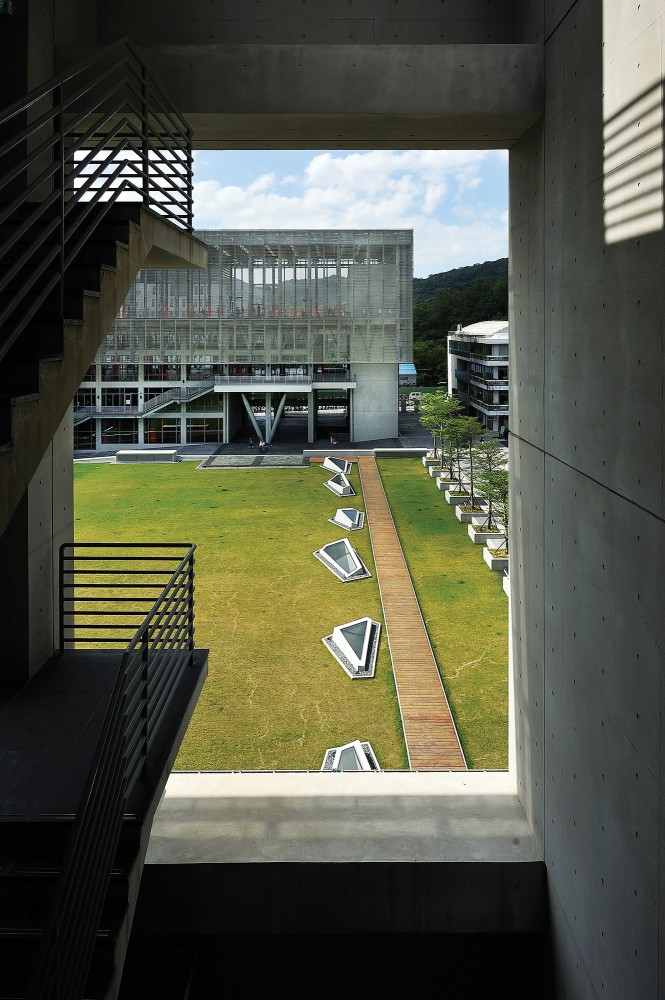 Shih Chien University Gymnasium and Library / Artech Architects