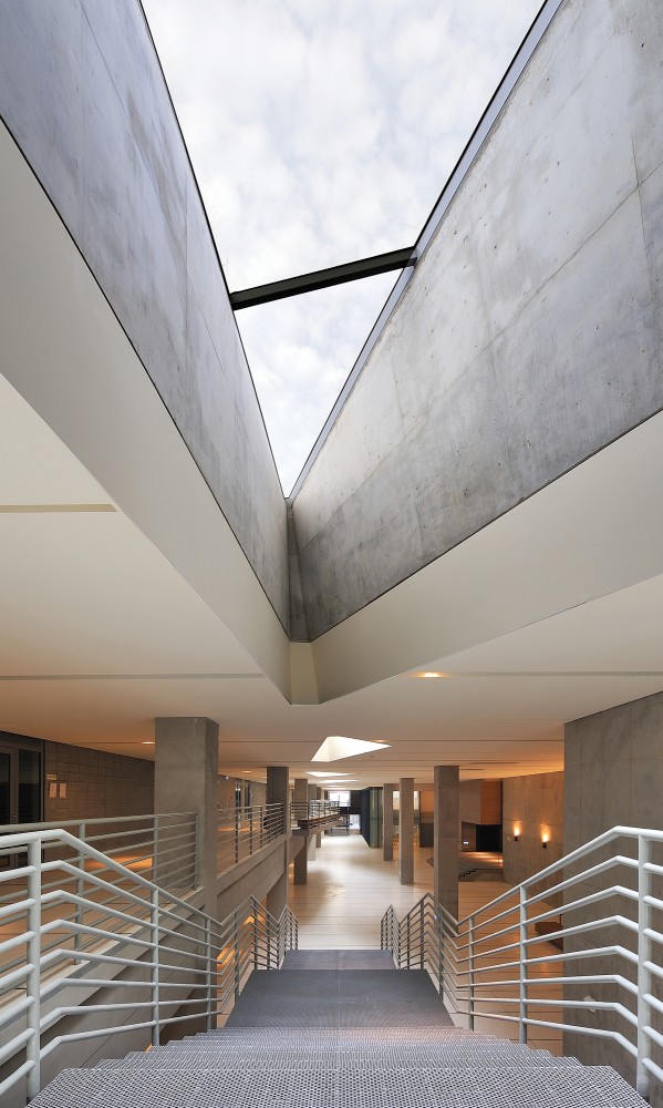 Shih Chien University Gymnasium and Library / Artech Architects