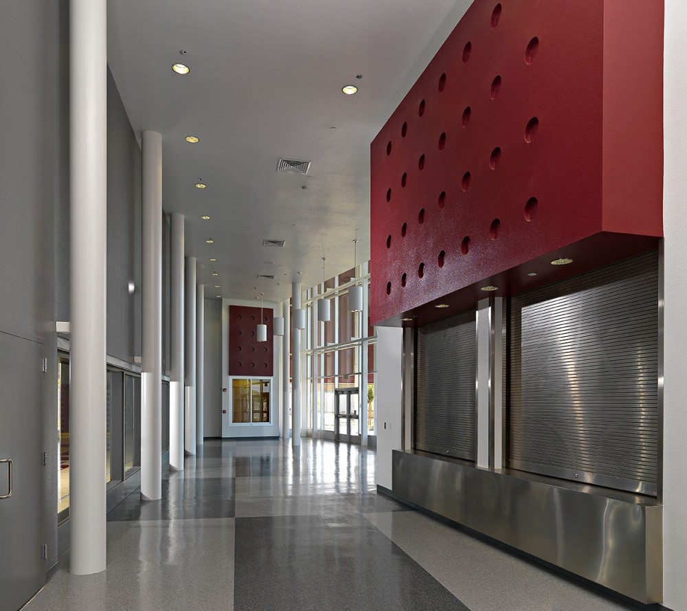 Riverbank High School / Darden Architects
