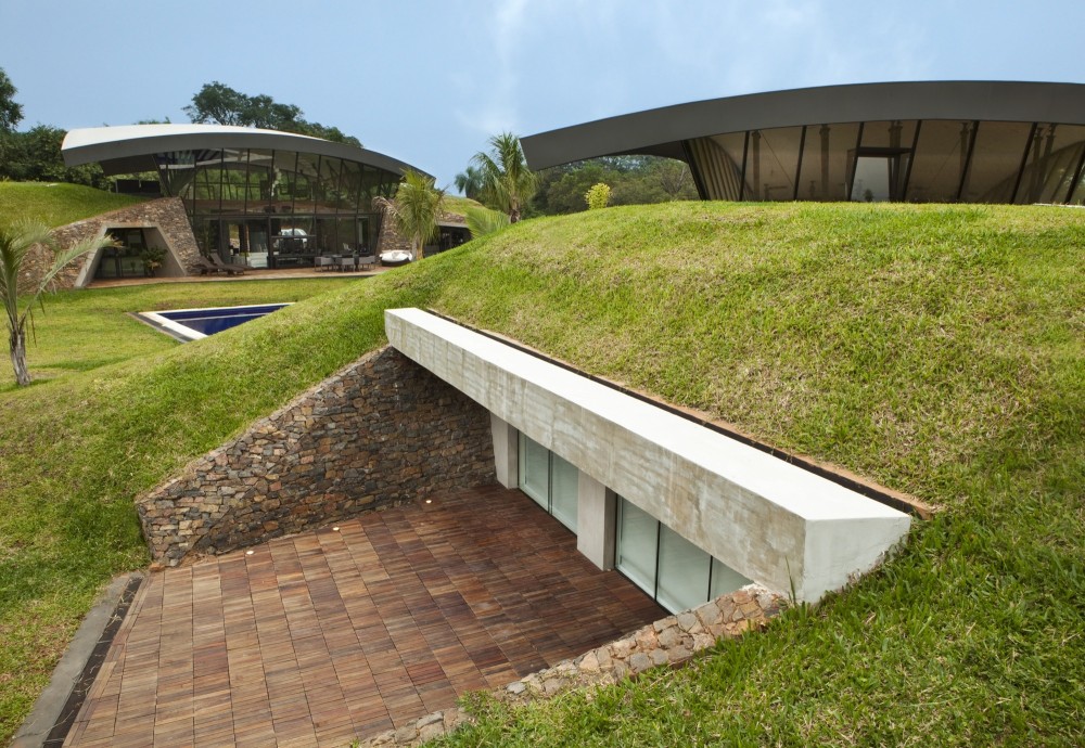 Two Houses / BAUEN