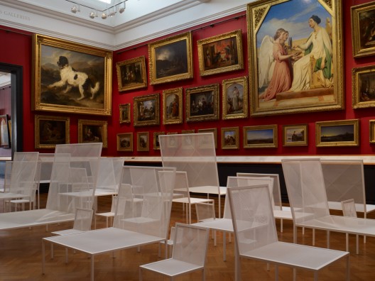 Instalación Mimicry Chairs / Nendo