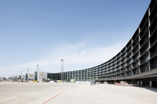 Extension of Gate A at Frankfurt Airport / gmp Architekten