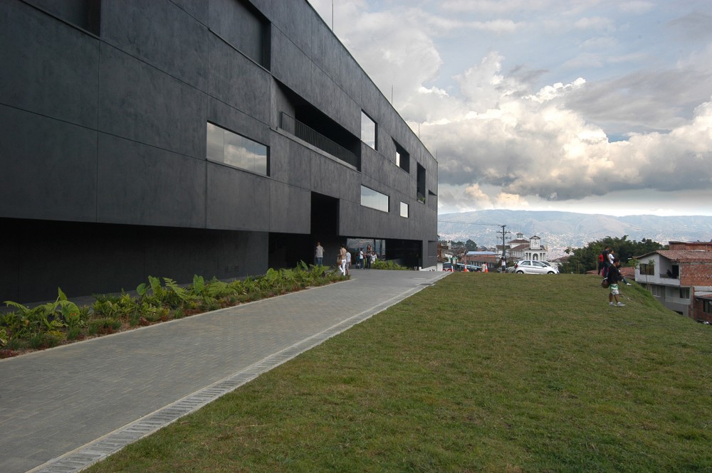 Fernando Botero Park Library / G Ateliers Architecture