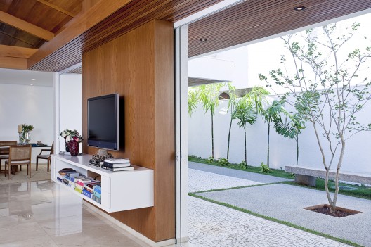 Gedda House / Mustafá Bucar Arquitetura