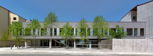 A Barrela Health Center / Vázquez Muíño Arquitectos
