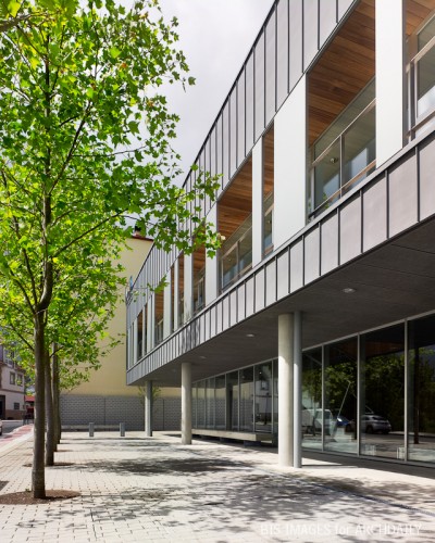 A Barrela Health Center / Vázquez Muíño Arquitectos