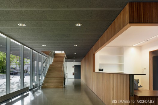 A Barrela Health Center / Vázquez Muíño Arquitectos