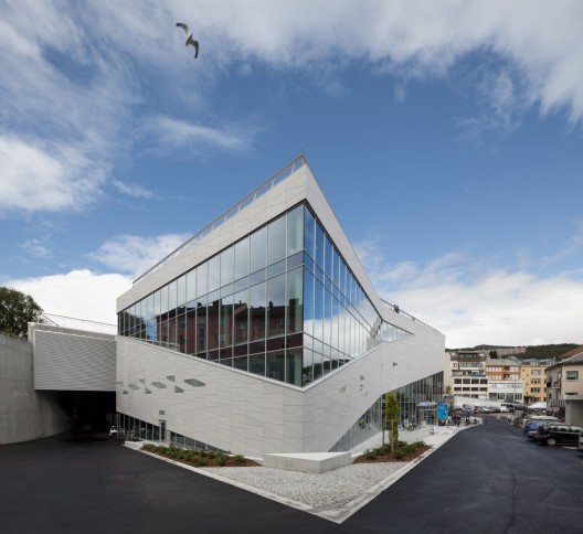 Plassen Cultural Center / 3XN Architects