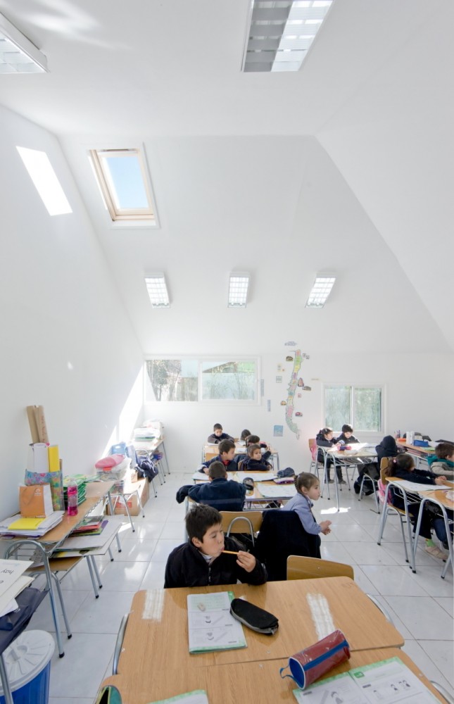 Catch Light Classrooms / LAND Arquitectos