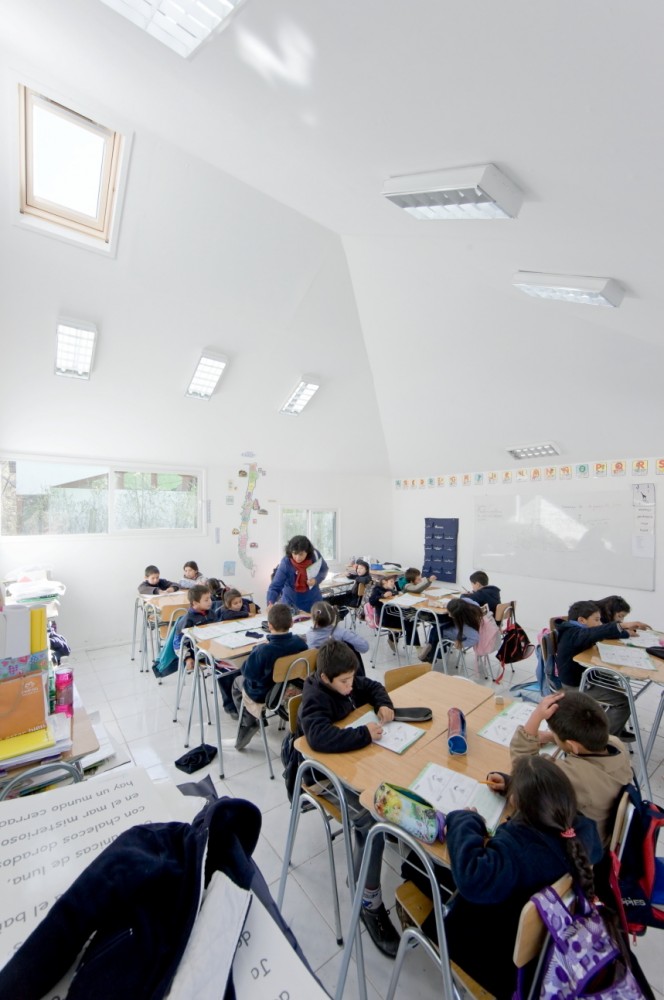 Catch Light Classrooms / LAND Arquitectos