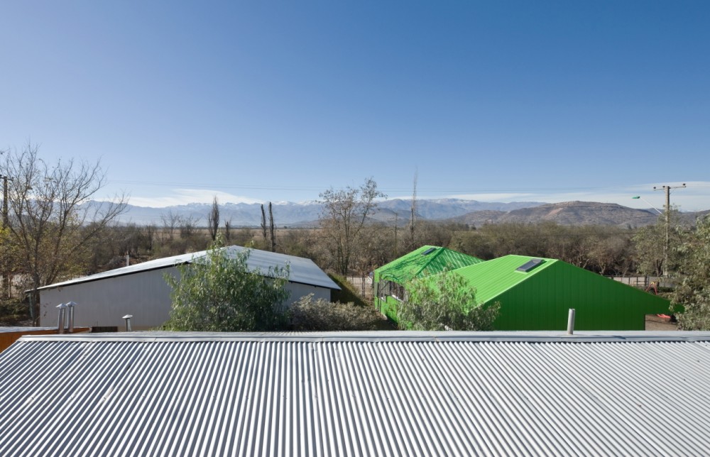 Catch Light Classrooms / LAND Arquitectos