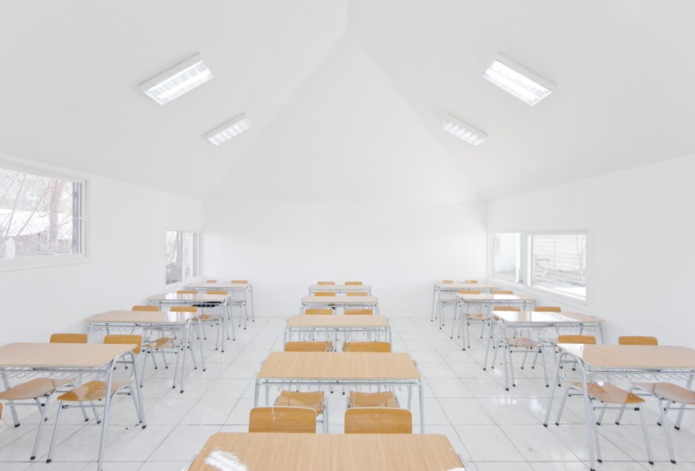 Catch Light Classrooms / LAND Arquitectos