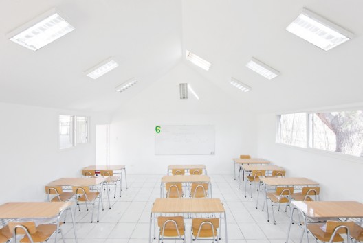 Catch Light Classrooms / LAND Arquitectos