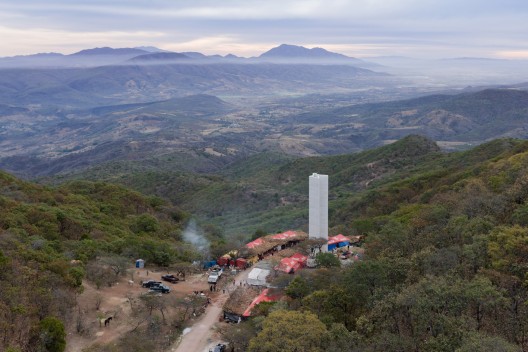 Cerro del Obispo Lookout Point / Christ & Gantenbein