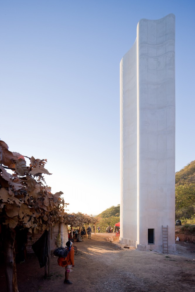 Cerro del Obispo Lookout Point / Christ & Gantenbein