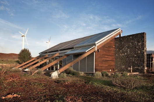 Vivienda en Urbanización Experimental Bioclimática / José Luis Rodríguez Gil