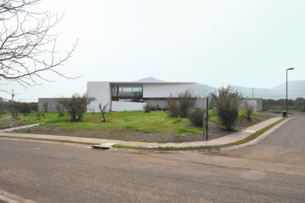 El Polo House / Juan Cristóbal Valenzuela Leighton + Eduardo Rivera Barros Arquitectos