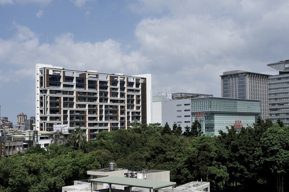 Housing in Taipei / Chin Architects
