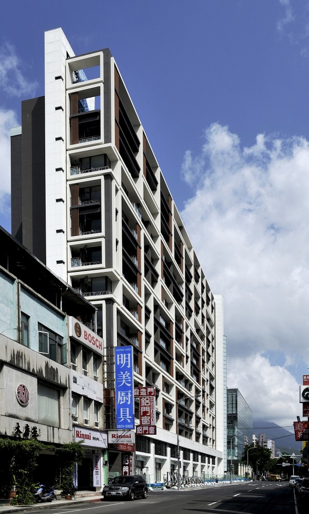 Housing in Taipei / Chin Architects