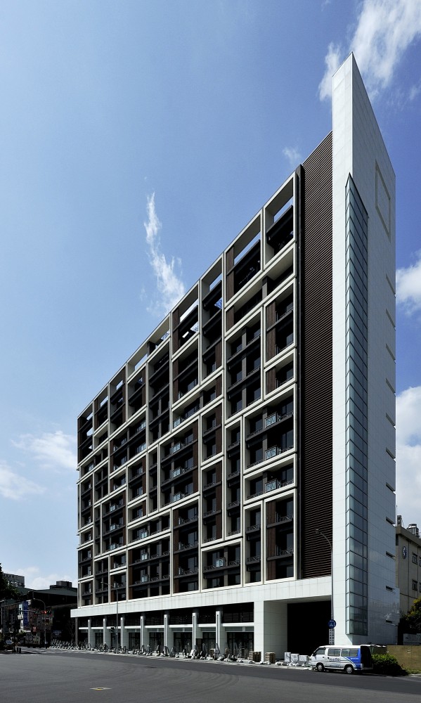 Housing in Taipei / Chin Architects