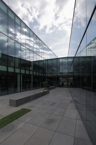 Phoenix Zeppelin Headquarters / Paulíny Hovorka Architekti
