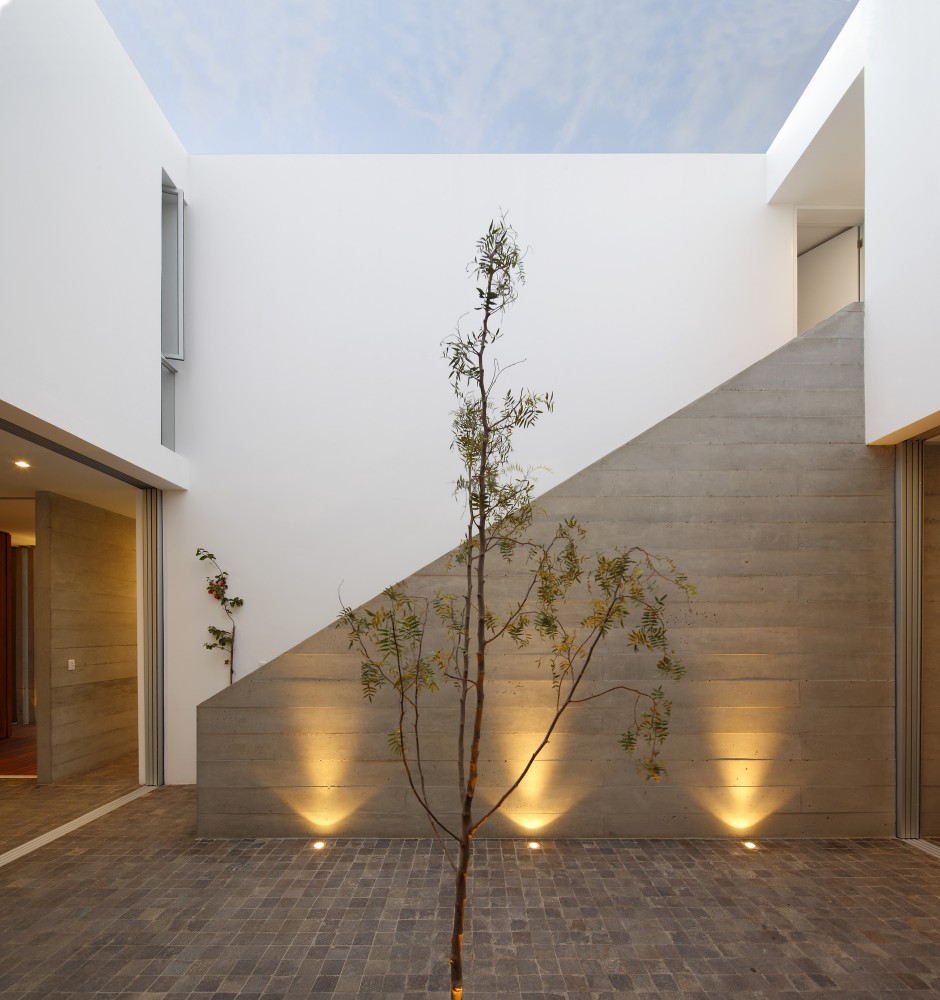 La Isla House / Llosa Cortegana Architects