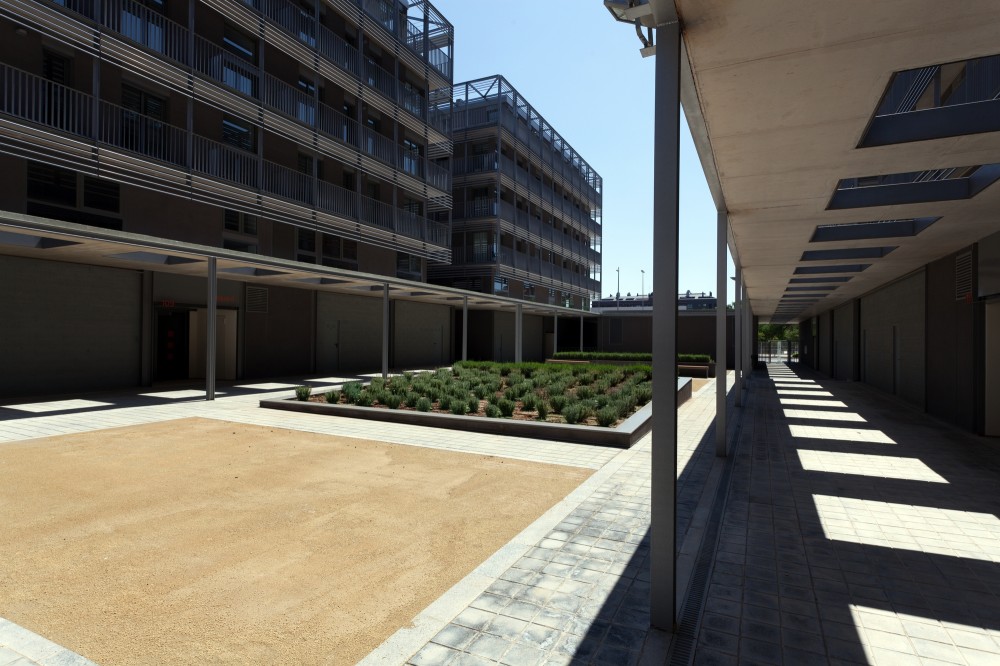 Social Housing at Boera Park / Peñín Architects + OAB + Edifica