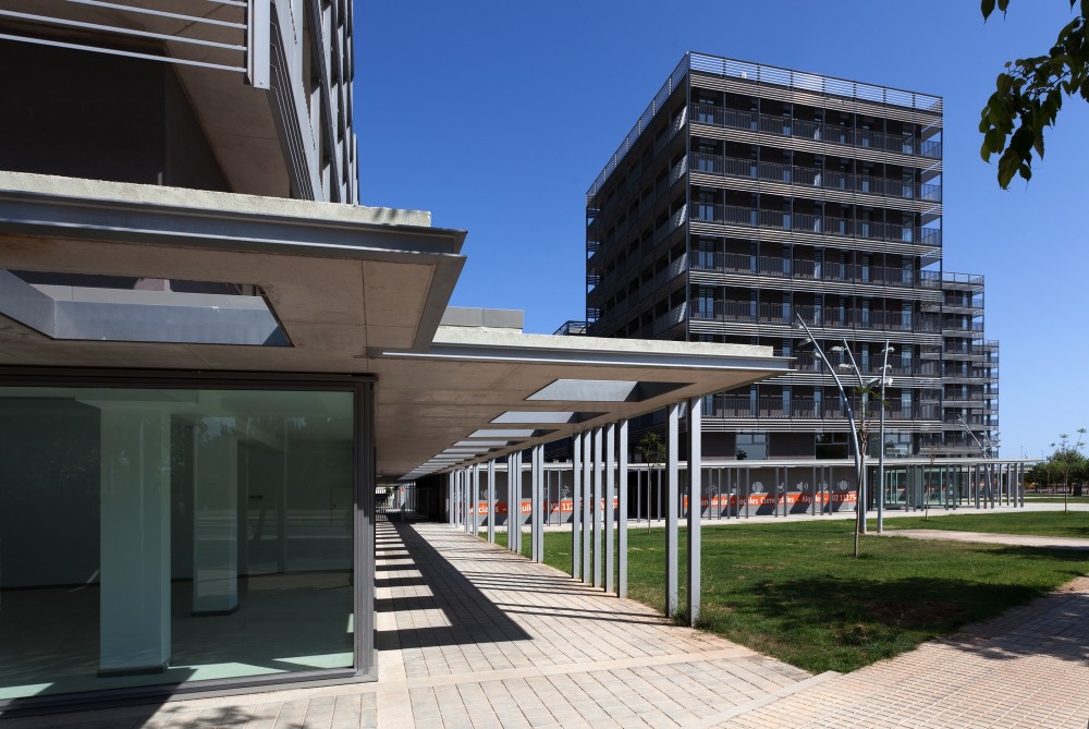 Social Housing at Boera Park / Peñín Architects + OAB + Edifica