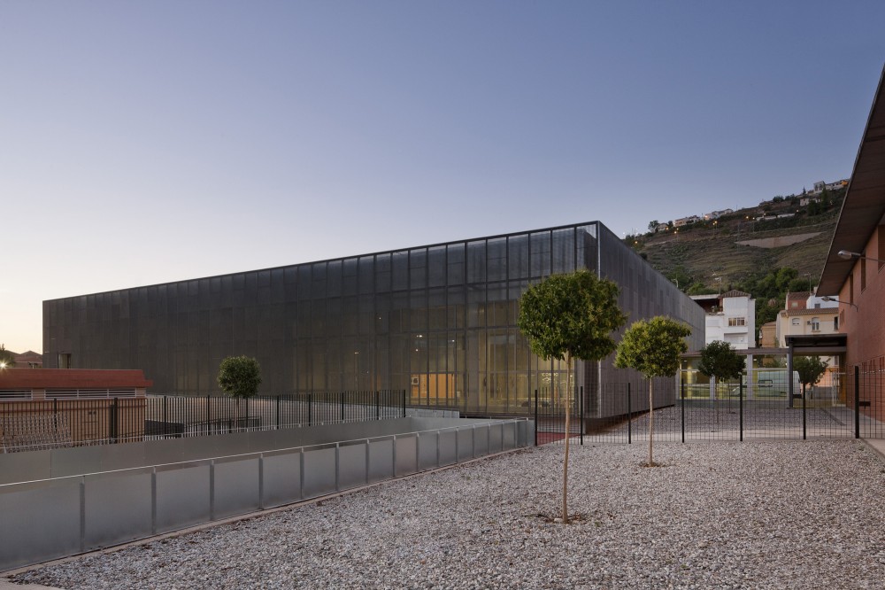 Swimming Pool in “Bola de Oro” Sports Centre / José Luis Rodríguez Gil