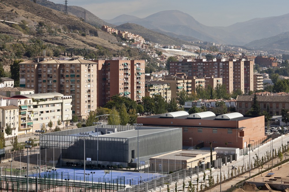Swimming Pool in “Bola de Oro” Sports Centre / José Luis Rodríguez Gil