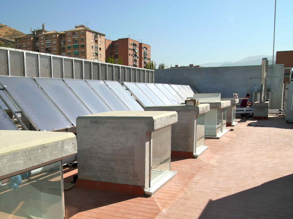 Swimming Pool in “Bola de Oro” Sports Centre / José Luis Rodríguez Gil