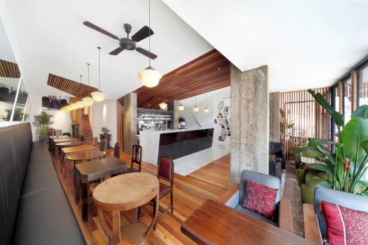 DAGA Cafe / byn Studio