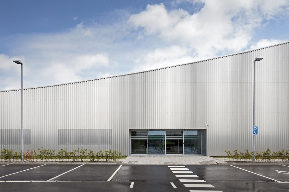 Social 01 / VMX Architects + i29 l interior architects