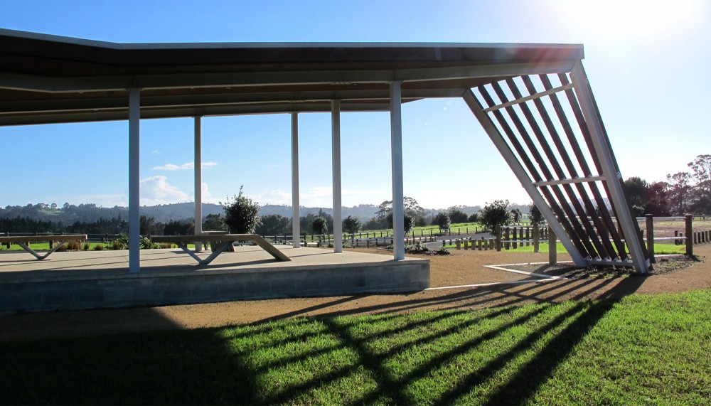 Visitor Centre for Equestrian and Mountain Biking / Jasmax