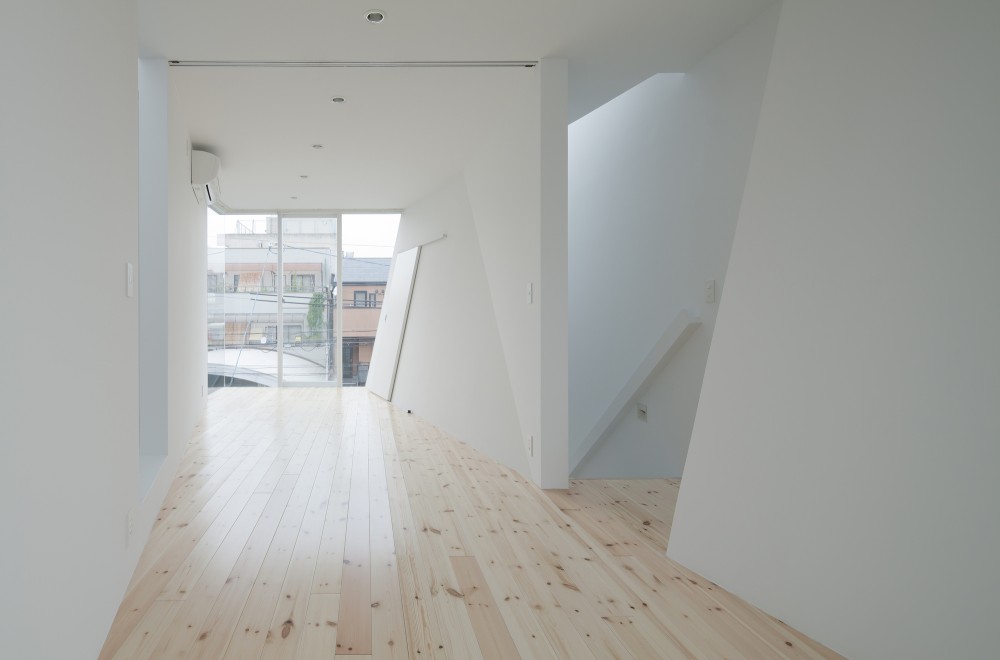 House in Tamatsu / Ido, Kenji Architectural Studio
