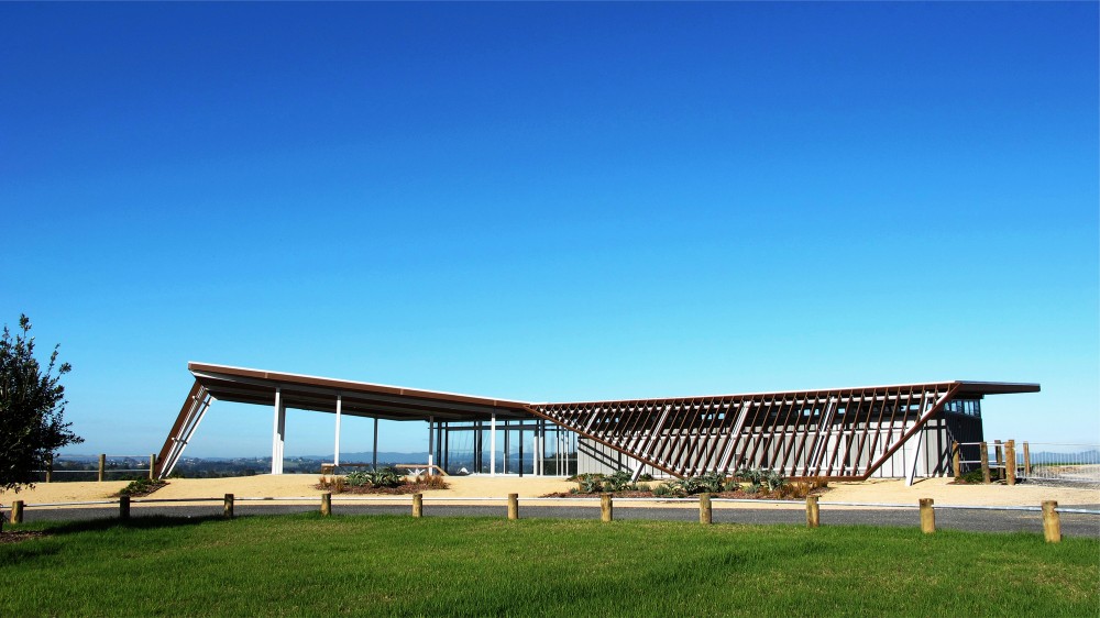 Visitor Centre for Equestrian and Mountain Biking / Jasmax